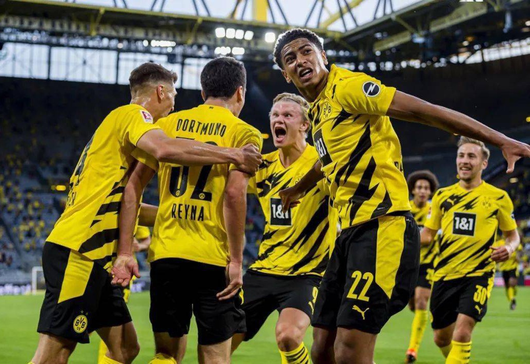 場外的足球 場外的足球