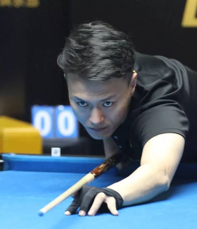 森纳右翼的 森纳右翼的